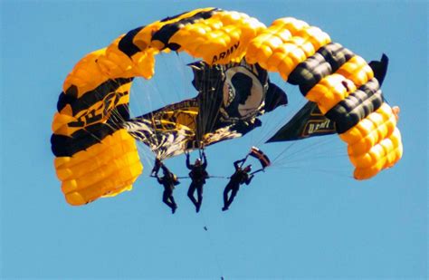 golden knights parachute team